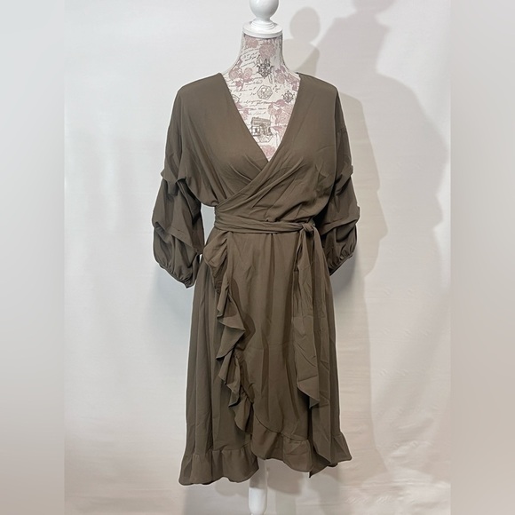 ASHLEY DOMENIQUE Olive ruched sleeve‎ wrap dress size M. - Picture 5 of 12